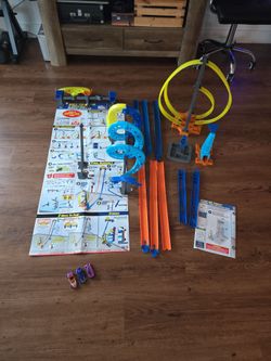 Hot Wheels Track Builder Vertical Launch Kit, 50-in Tall, 3 Configurations & 3 Toy Cars