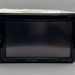 Pioneer's double-sized AVIC-F900BT navigation DVD playback