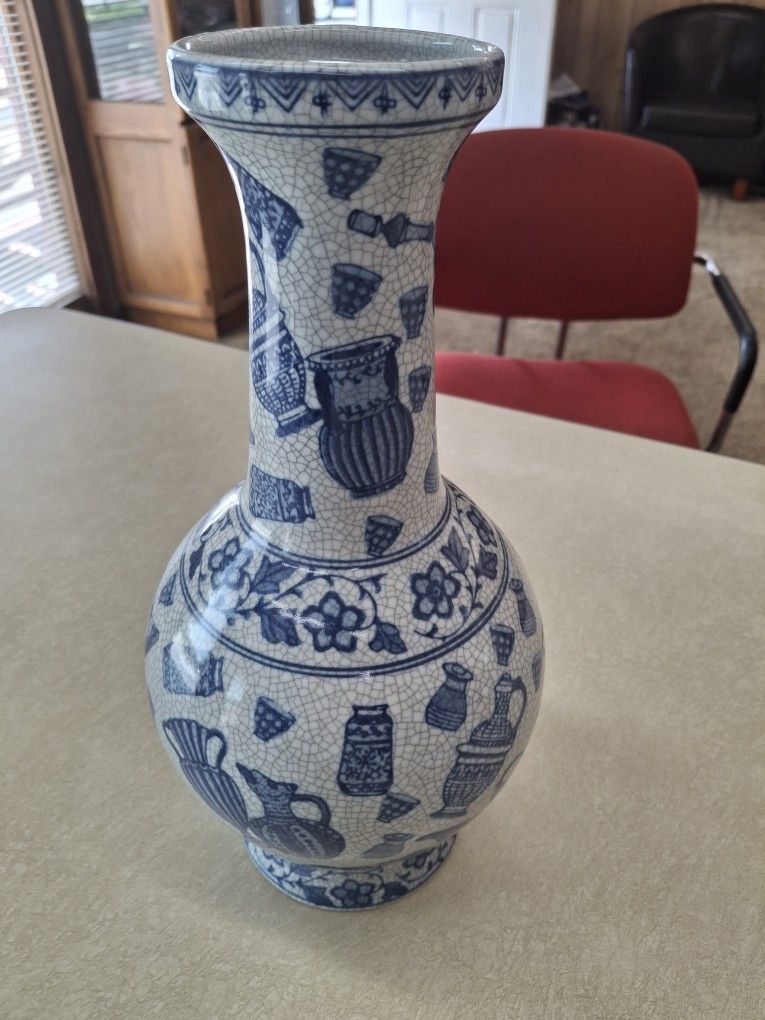 BEAUTIFUL VINTAGE CHINA BLUE CRACKLE FINISH PORCELAIN VASE