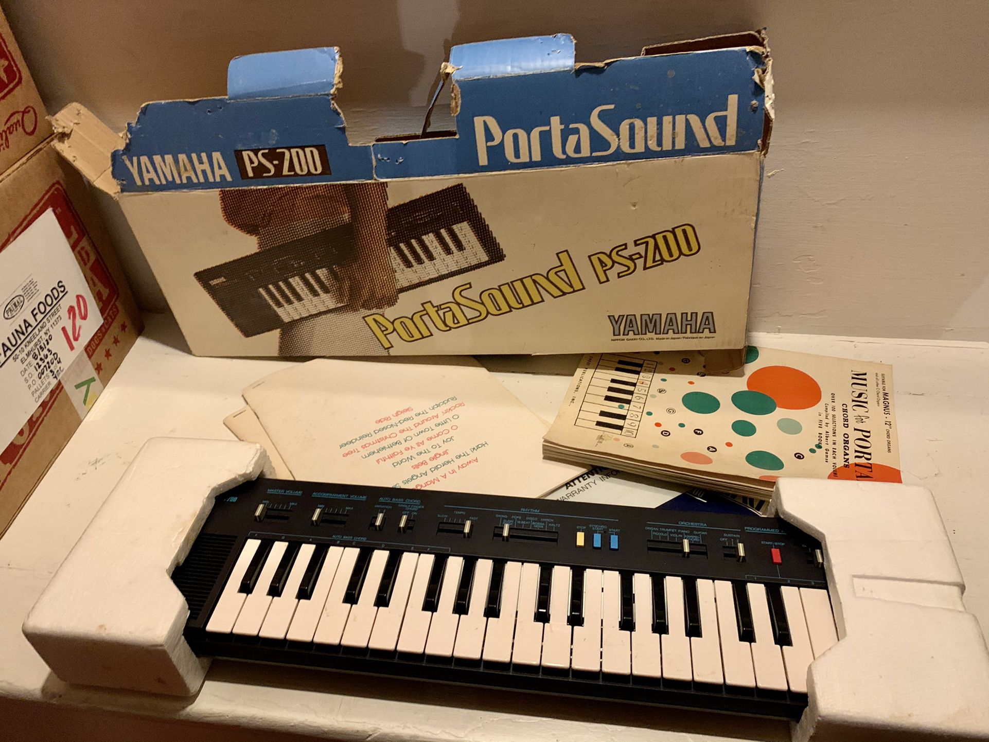 Vintage 1984 Yamaha PS-200 PortaSound Electronic Keyboard Synthesizer W/Box