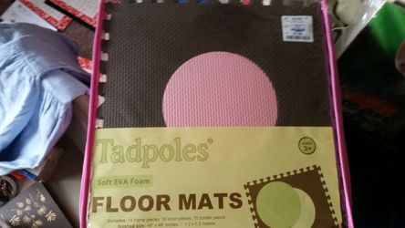 Kids floor matts 2 packs. NEW