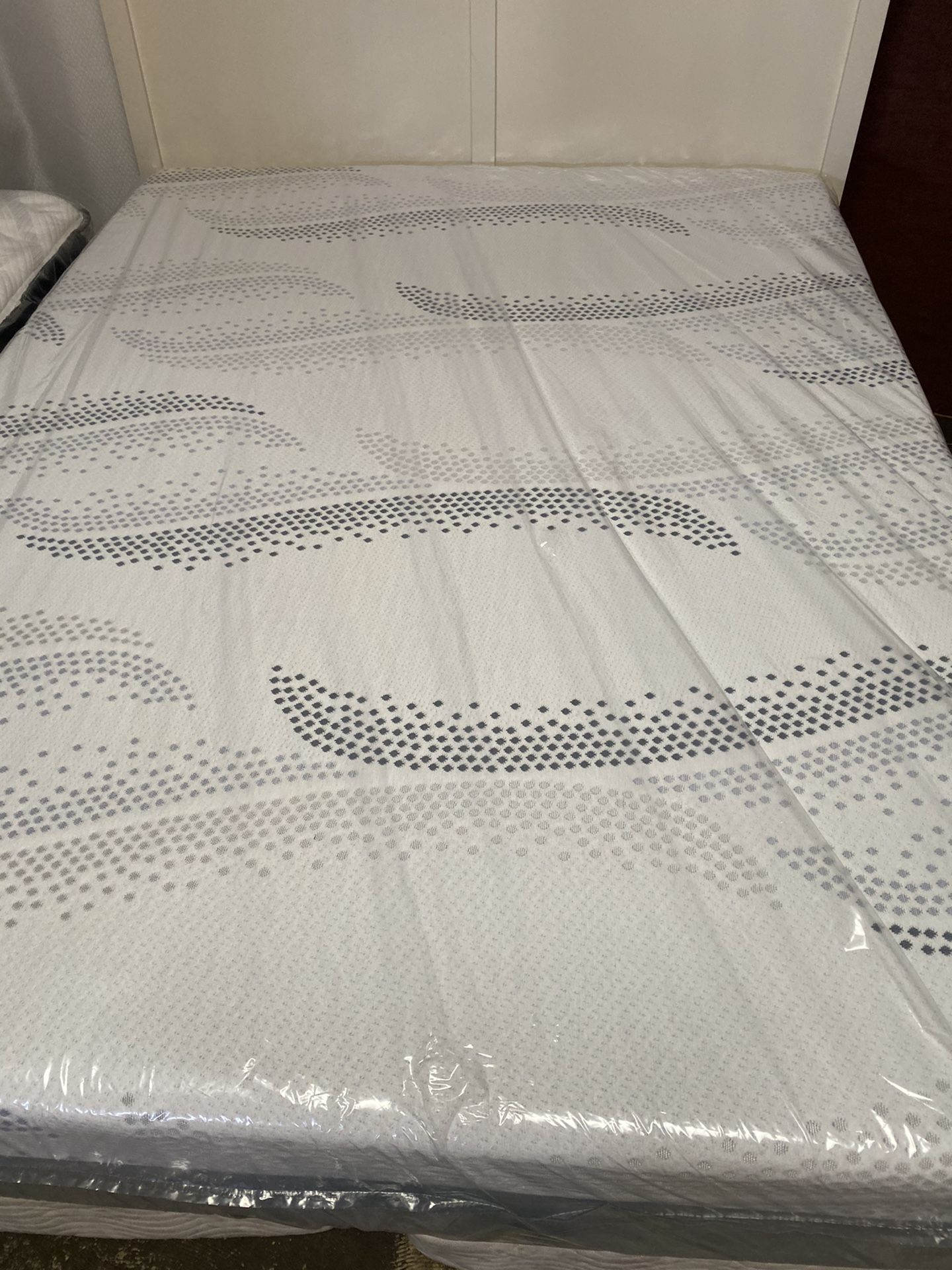 QUEEN MEMORY FOAM MATTRESS
