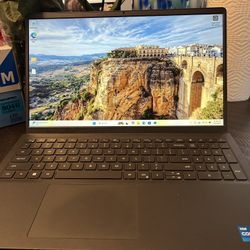 Dell Inspiron 15 3525 Touchscreen Laptop.