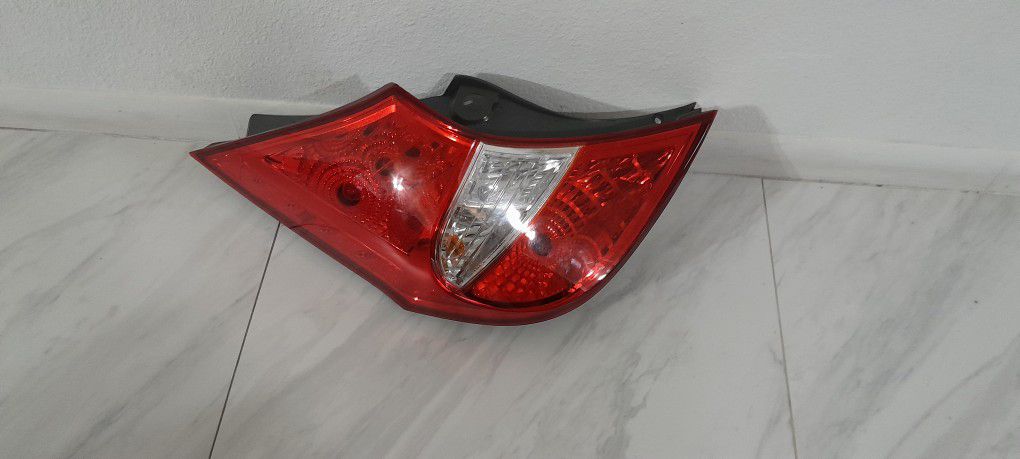2012-2017 HYUNDAI ACCENT TAIL LIGHT DRIVER SIDE. 