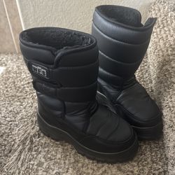 Kids snow boots size 3