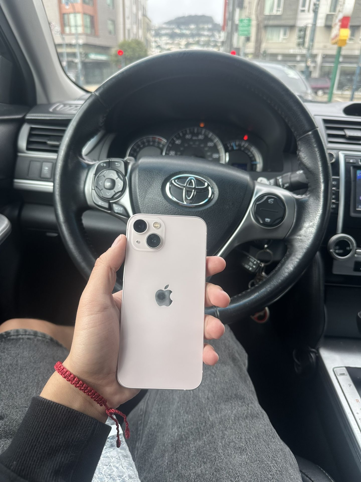 Pink iphone 13 MINT condition( brand new) carrier unlocked