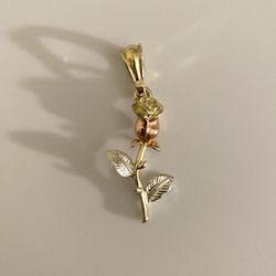 Gold plated rose pendant 