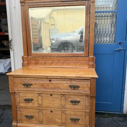 Dresser With Mirror 
