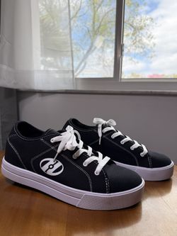 Heelys Men's Black/White Skate Shoe Size 11 (size runs small)