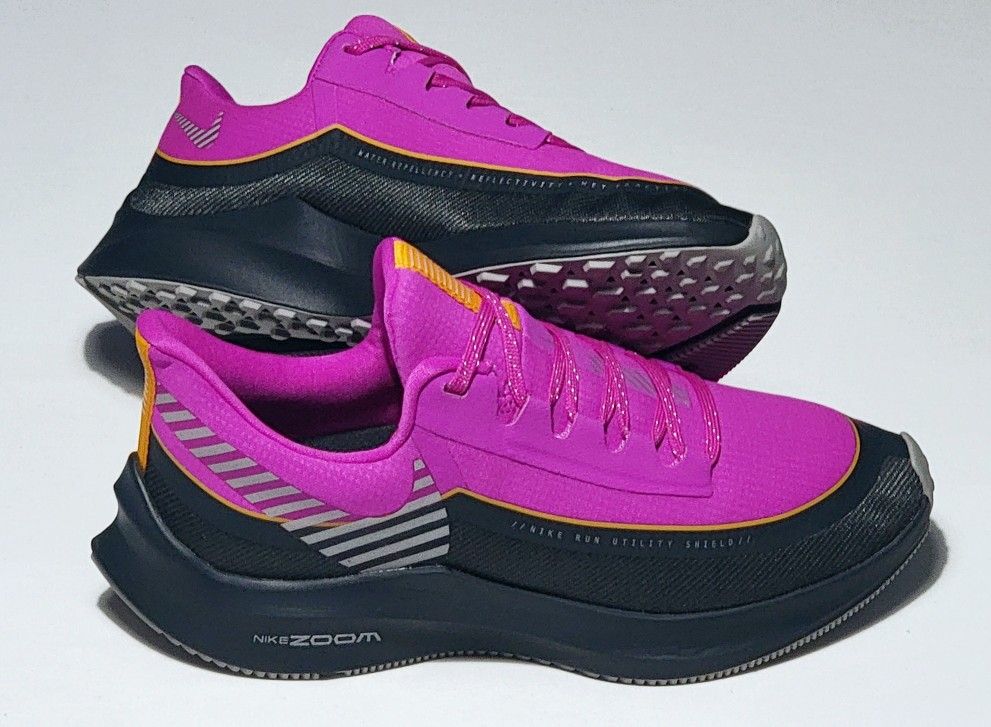 WOMEN'S SIZE 7: NIKE AIR WINFLO RUNNERS!!