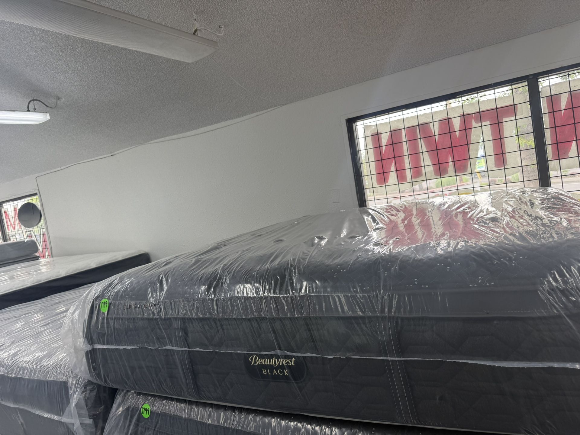 KING SIZE SIMMONS BEAUTYREST BLACK SERIES 3 (PLUSH) PILLOW TOP MATTRESS & BOX SPRINGS BED SET