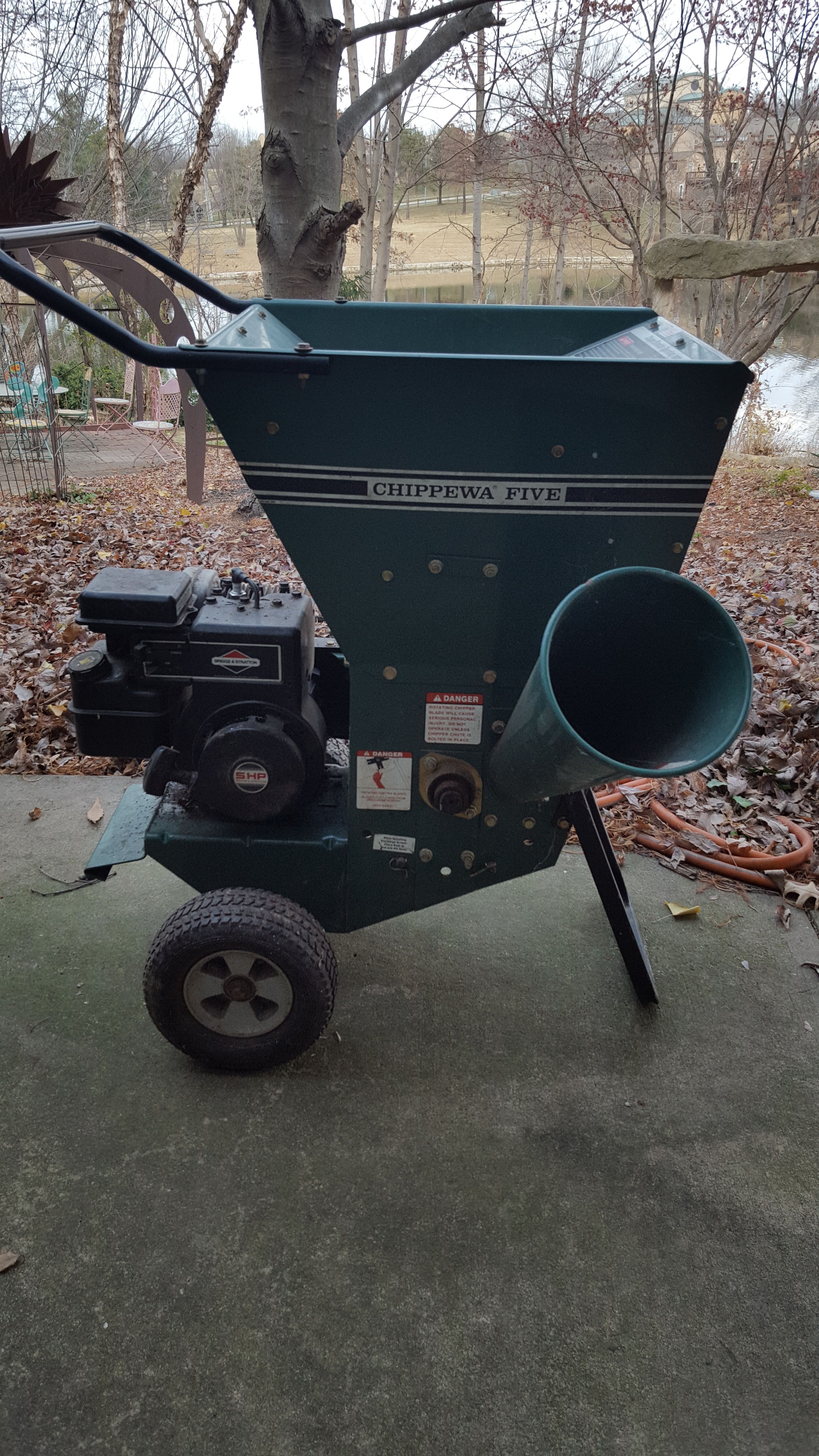 Wood chipper 5hp briggs and stratton Chippewa Five for Sale in Shawnee KS OfferUp