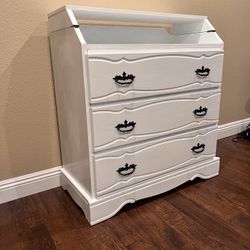 Beautiful Solid Wood Dresser Baby Changing Table 