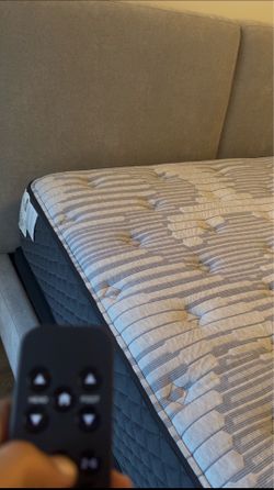 🔥 Complete Luxury Sleep Set or separately– Adjustable Bed + Sealy Mattress + Frame (Like New!)
