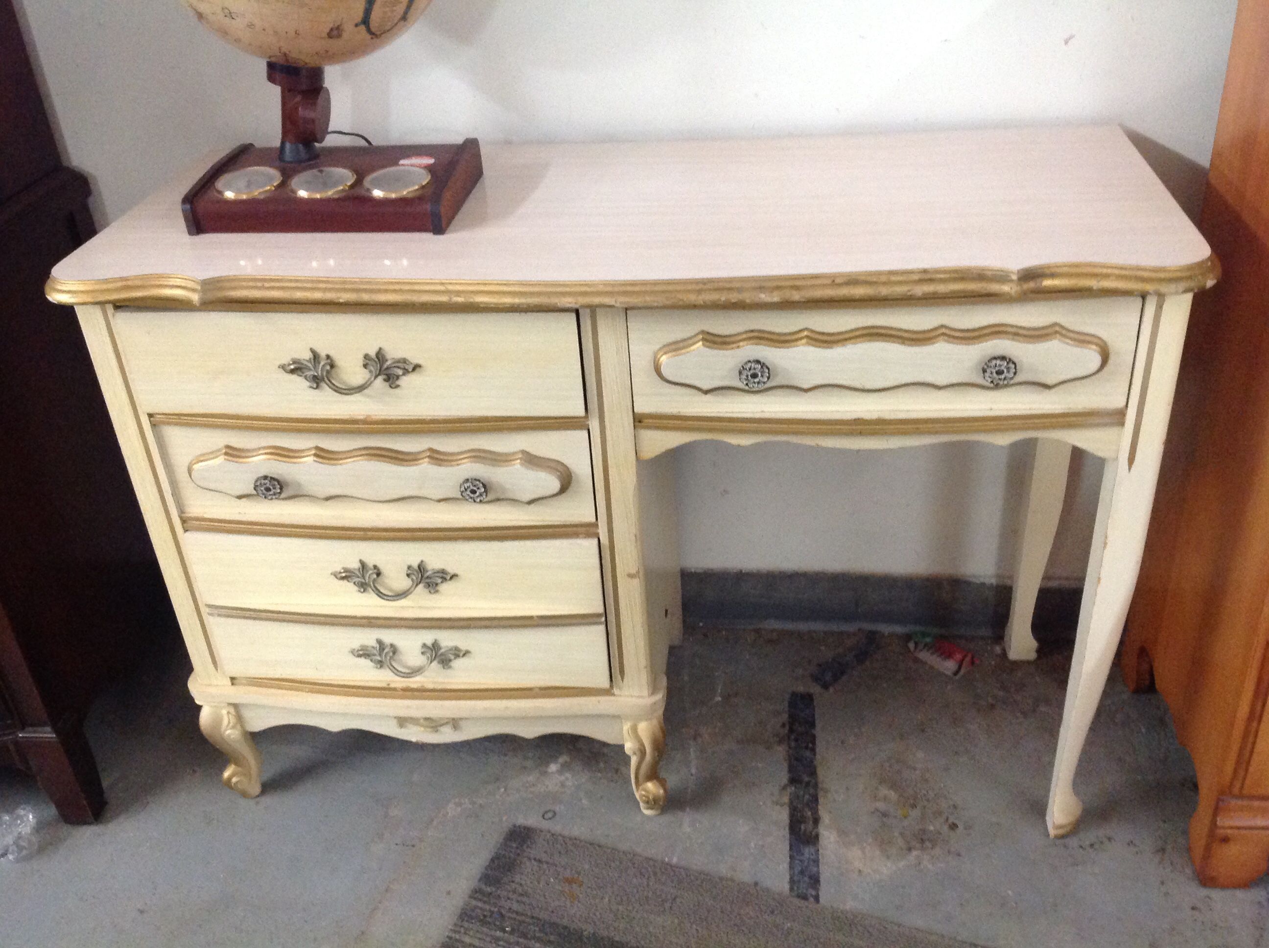 Beautiful French Provincial Vanity Desk For Sale !!