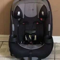LIKE NEW SAFETY 1ST CONVERTIBLE CAR SEAT !!!!
