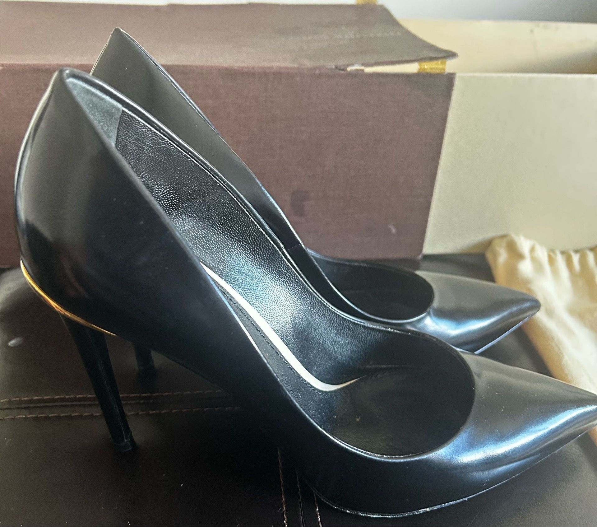 Louis Vuitton Black/Gold heels