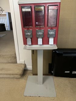 Gumball machine with stand
