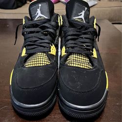 Air Jordan ‘Thunder’ 4s