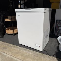 Galanz 5.0 cu ft chest freezer 