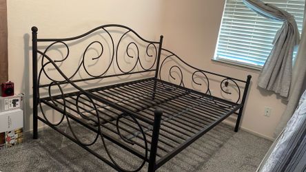 Daybed frame