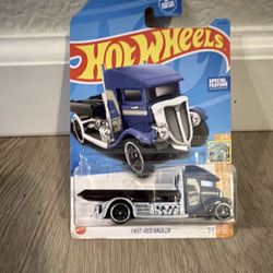 Hot Wheels 1:64 Fast-Bed Hauler Diecast Truck Blue Special Feature