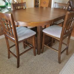 Dinning table And 6 Chairs