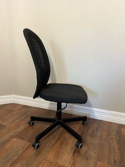 Office Chair (Like New)
