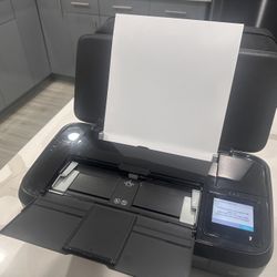 Portable HP OfficeJet 250 Mobile All-in-One Printer