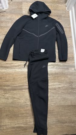 Black Nike tech set