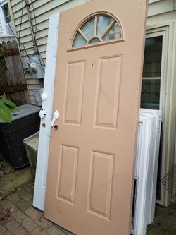 Used metal door 🚪 34/1/2 x 78 /1/2 h  missing the little thing to look aut need a good painting 🖌️