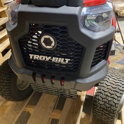 Troy-Bilt 547cc Bronco 46 Gas Riding Lawn Mower