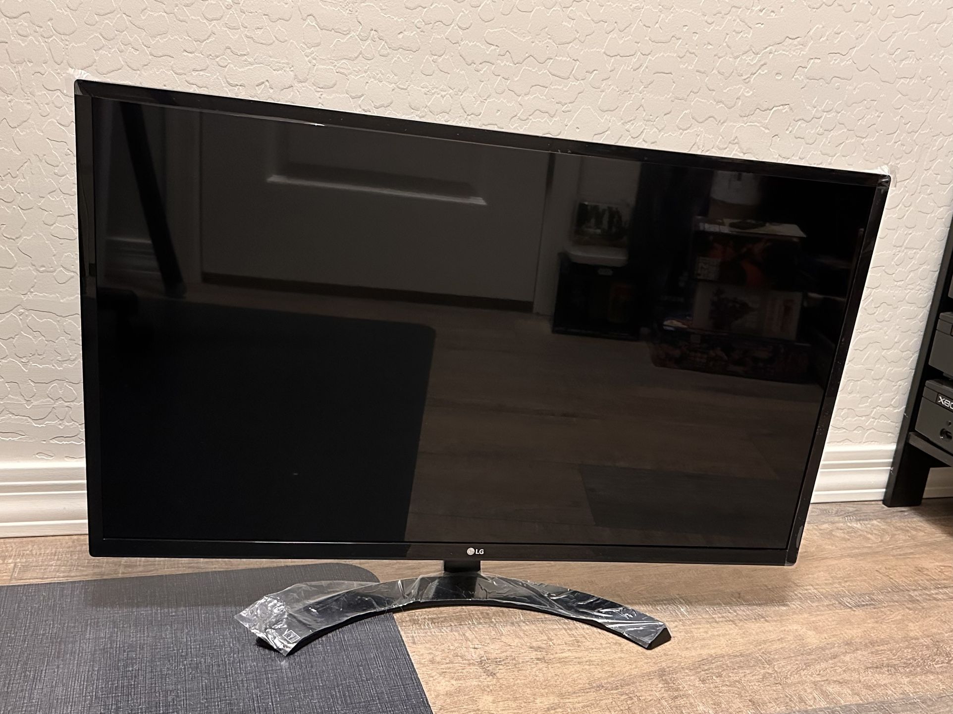 32” Computer Monitor