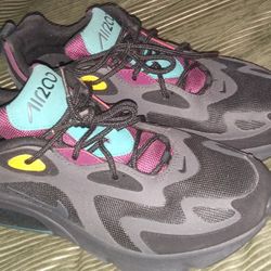 Super Clean Like New Size 8.5 Nike Air Maxx 