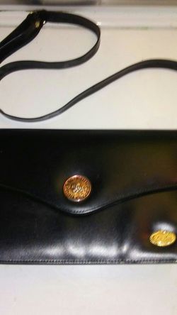 Leather hand bag with strap like new 1 middle zip and snap