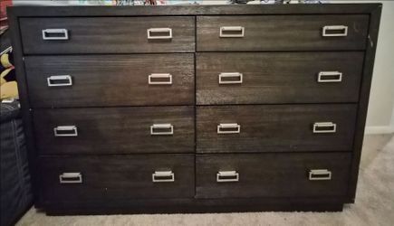 Dresser Ashley Contemporary 8 drawer  brown