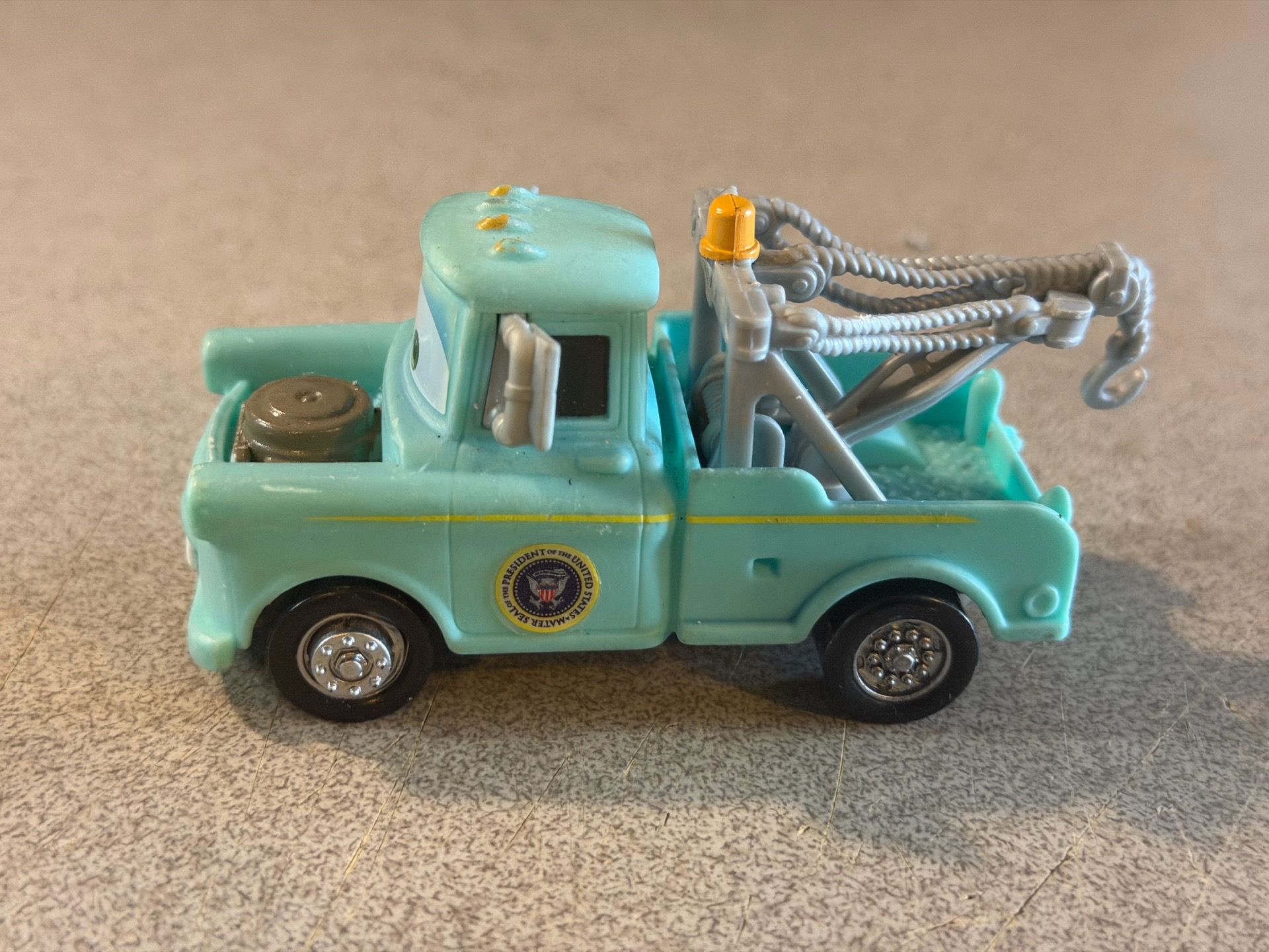 Disney Pixar Cars Brand New Mater Lost Hood 1:55 FC Radiator Springs Tow Mater