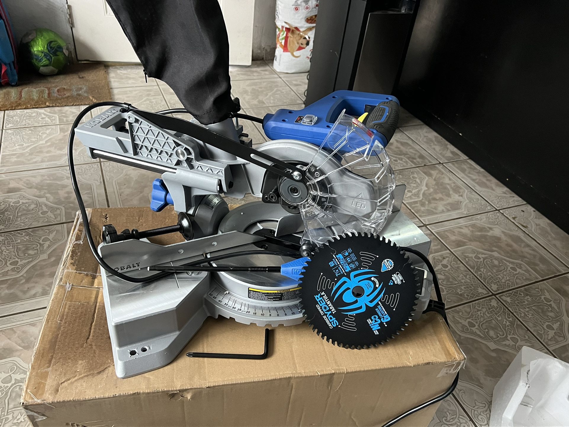 Compact Sliding Saw
