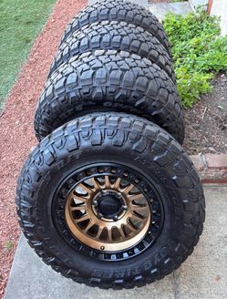 Kmc 285/70/17 Toyota Tacoma Chevy Silverado wheels