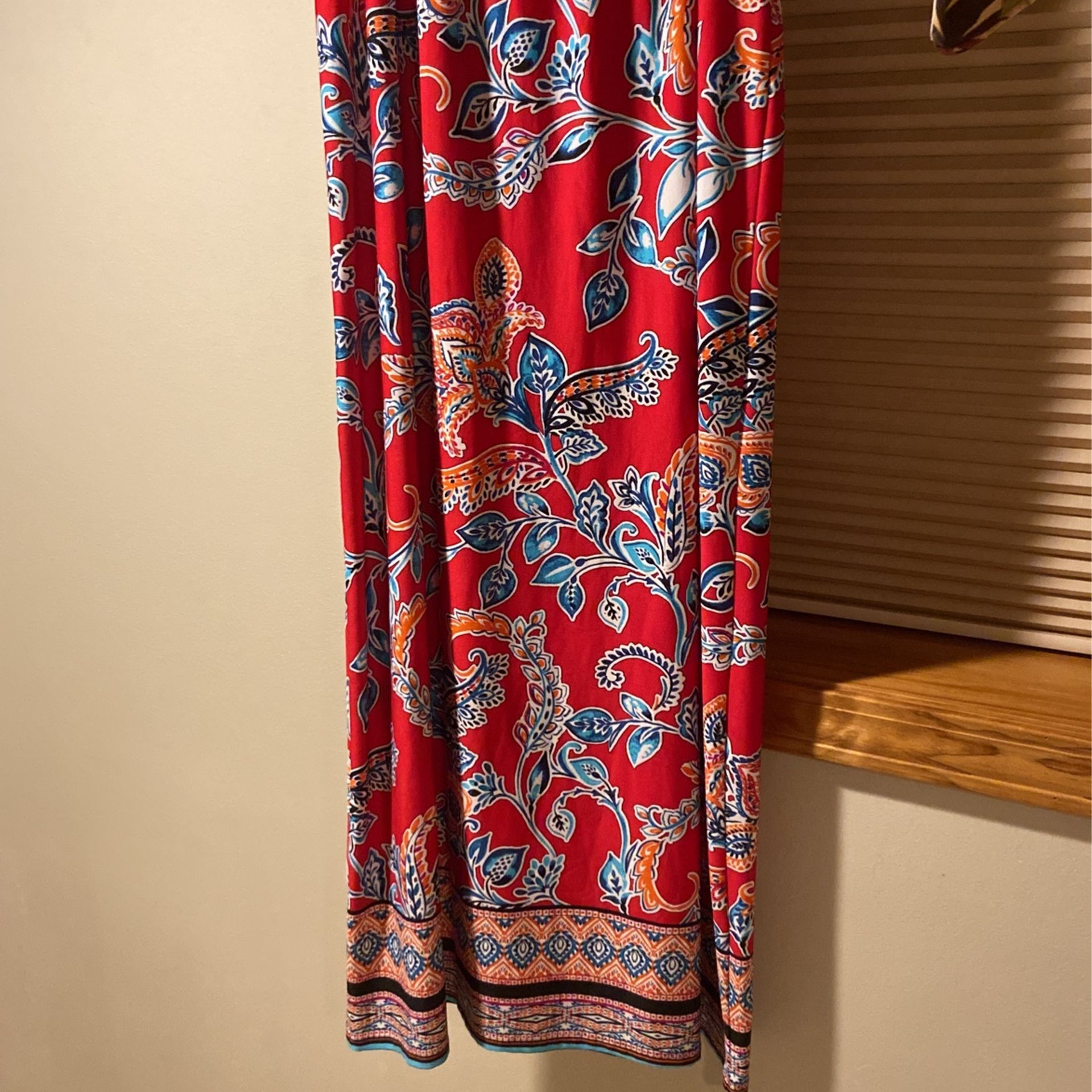 Ladies Skirt. Size Large.