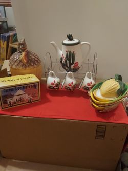CACTUS 🌵 TEA SET, SQUIRREL COOKIE JAR BRAND NEW AND 🌽  SET