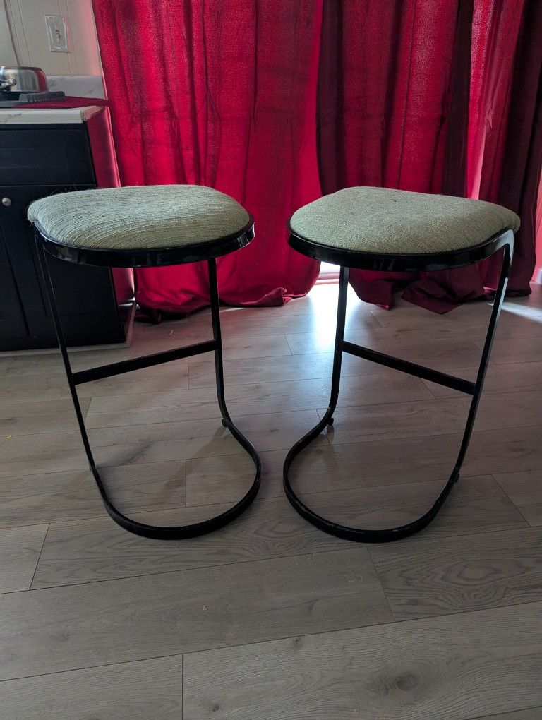 2 Metal Bar Stools