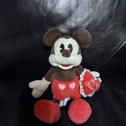 10” Walt Disney World Parks Be My Valentine Mickey Mouse Plush stuffed animal pl