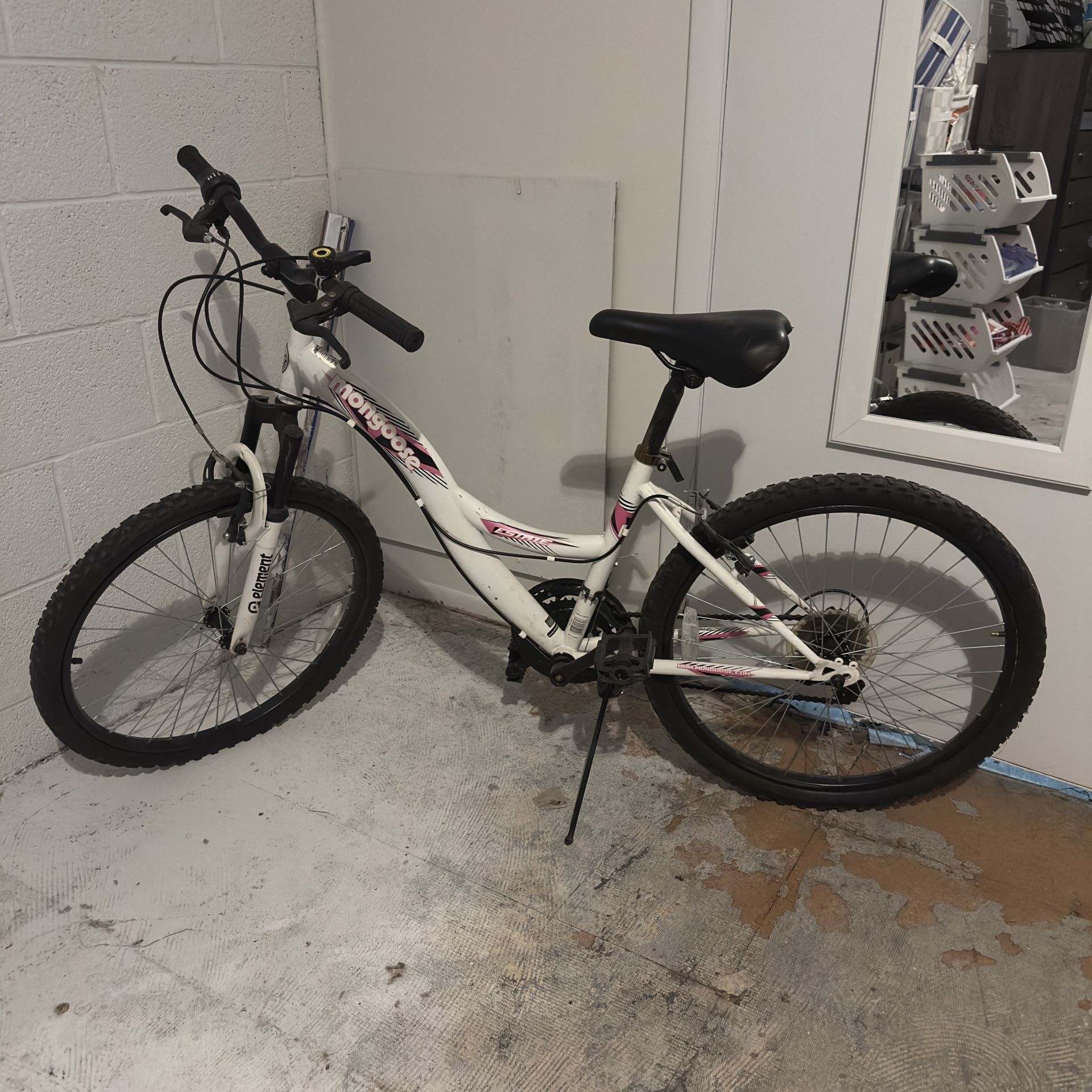 WOMANS MONGOOSE BIKE