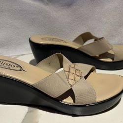 Callisto beige wedge sandals Size 7