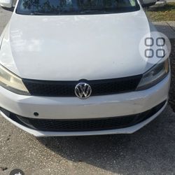 Volkswagen Jetta SE Front White Bumper, Grill And Rebar Used