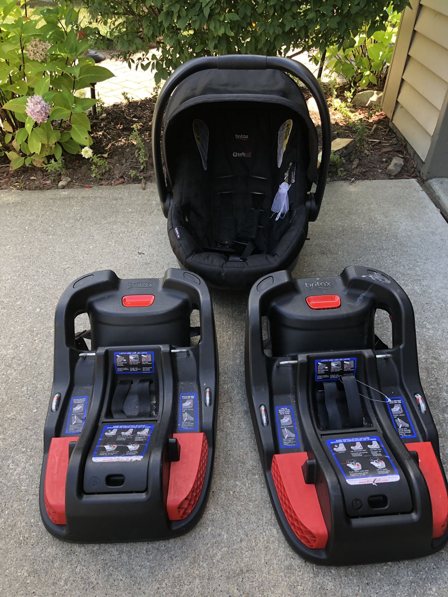 Britax B-Safe 35 XE Infant Car Seat + Extra Base