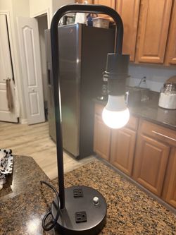 Table lamp, dimmable, 2 plugs, 2 recharging ports