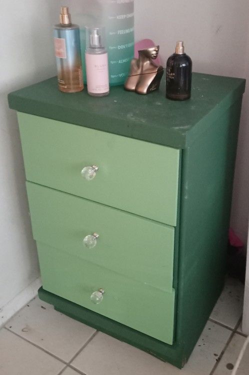 Gabeterito (Little Dresser)