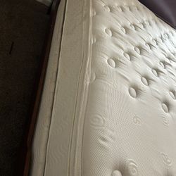 Queen Size Mattress And Box Spring 